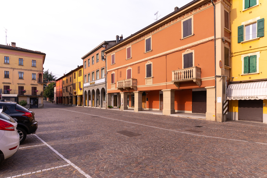 Parte laterale della piazza di Savigno