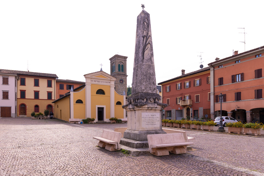 Monumento ai caduti piazza Savigno